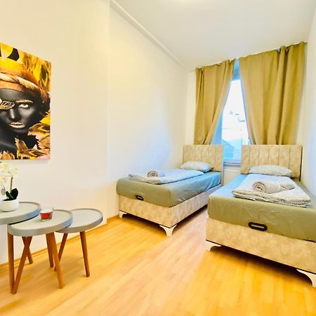 וינה Bright 5Br Shared Apartment W Great Transport Link מראה חיצוני תמונה