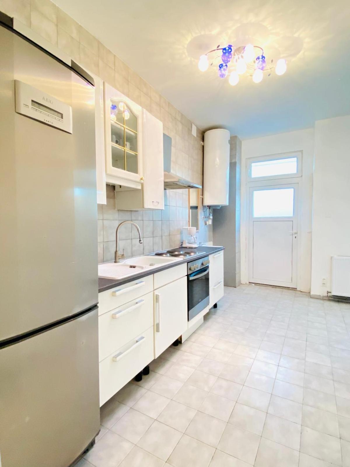 וינה Bright 5Br Shared Apartment W Great Transport Link מראה חיצוני תמונה