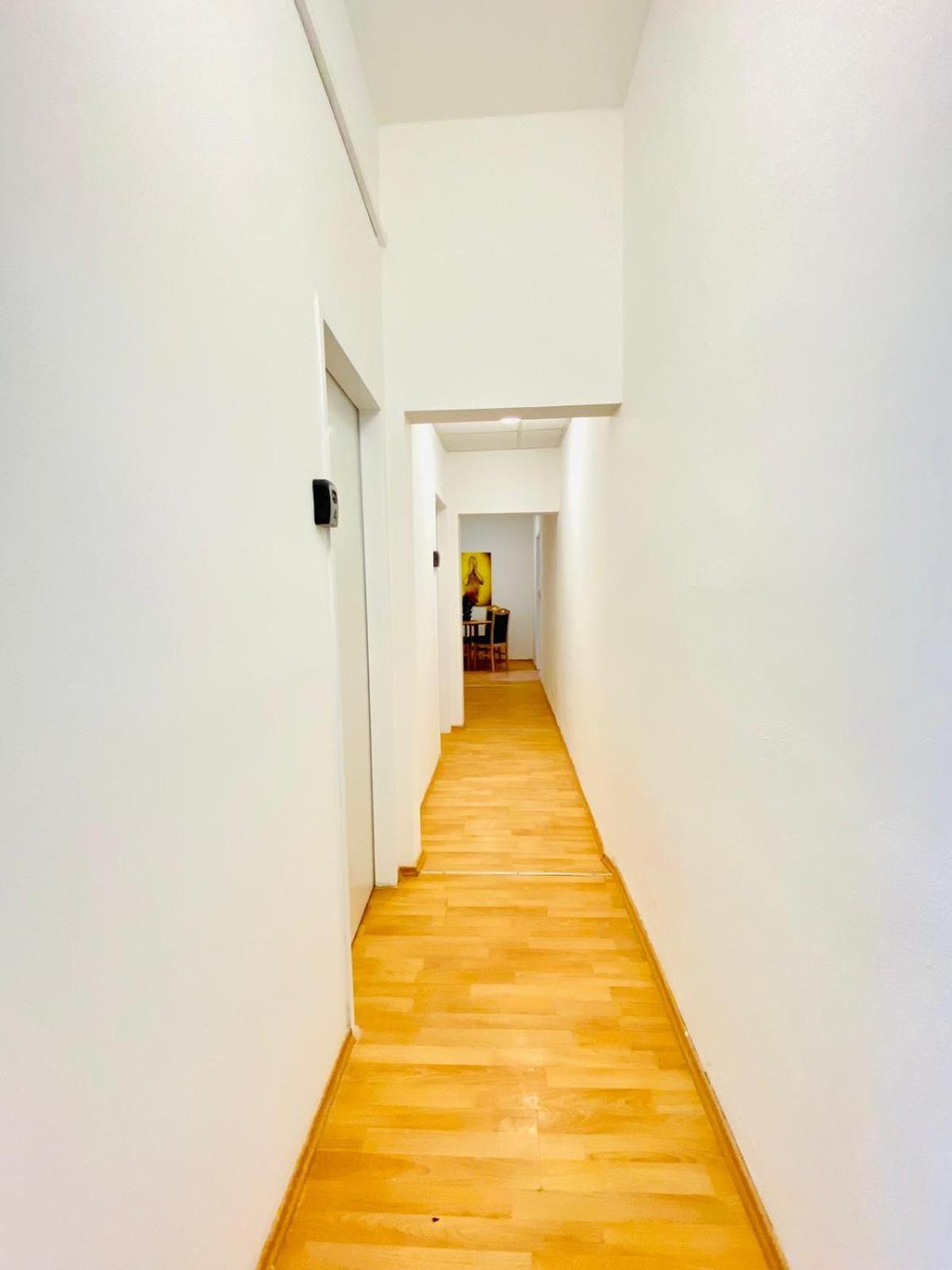 וינה Bright 5Br Shared Apartment W Great Transport Link מראה חיצוני תמונה