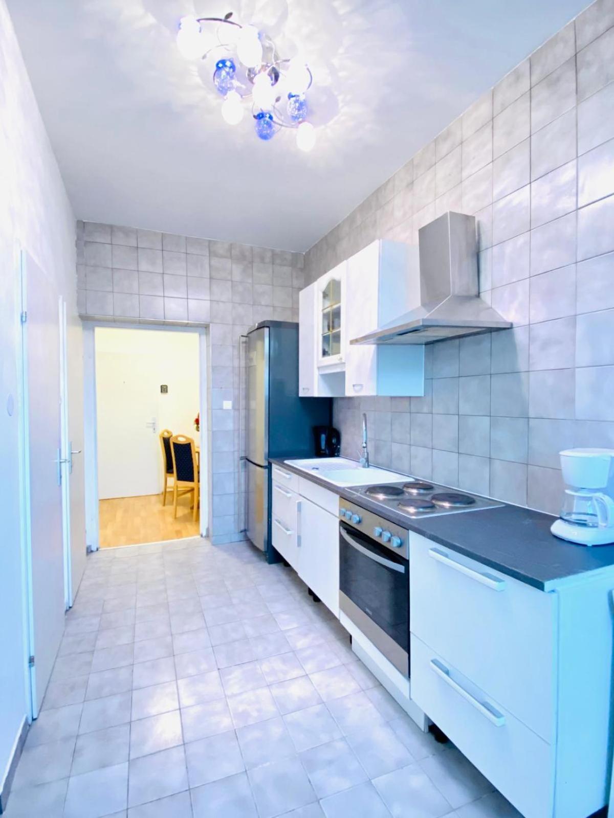וינה Bright 5Br Shared Apartment W Great Transport Link מראה חיצוני תמונה