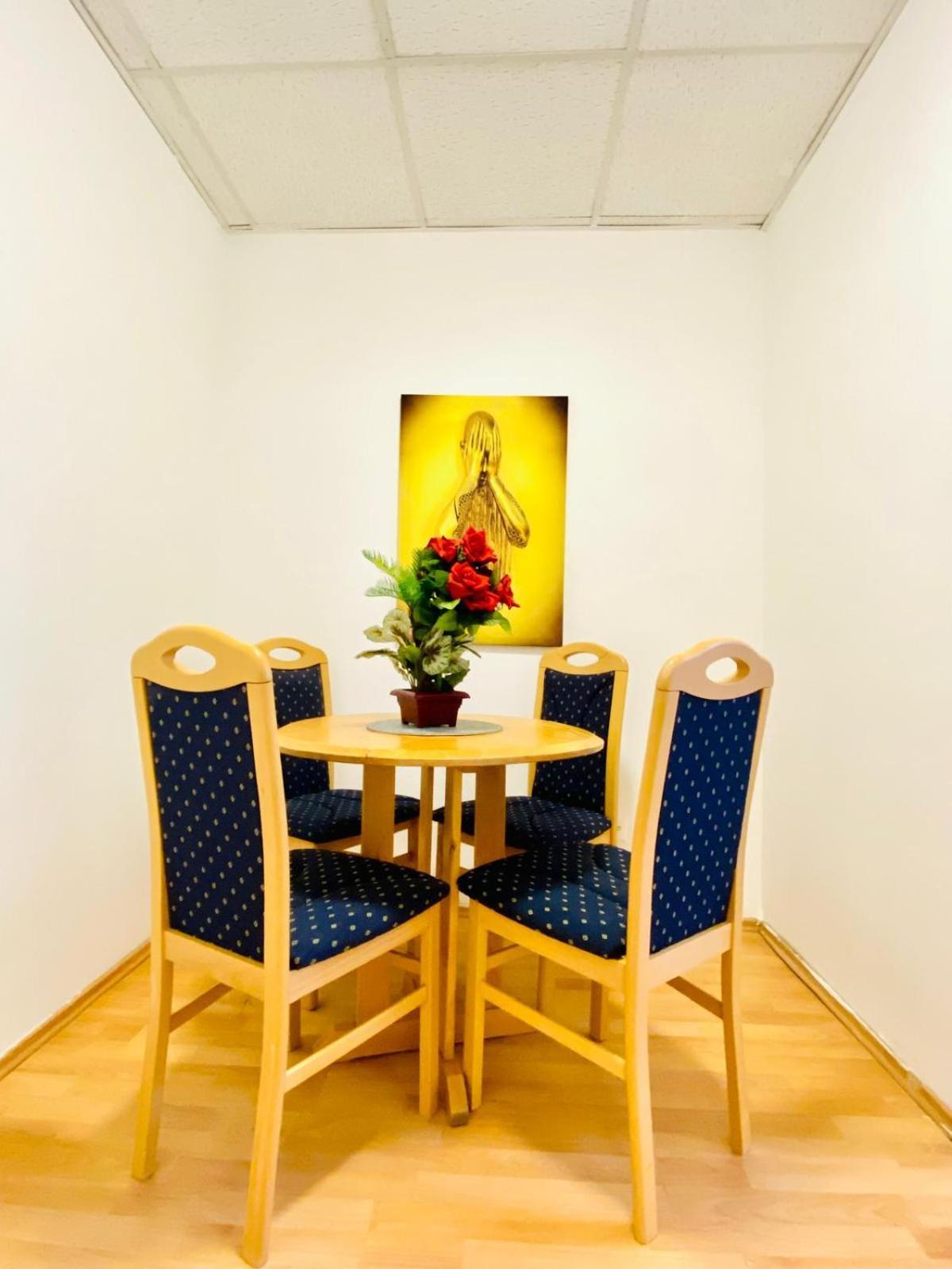 וינה Bright 5Br Shared Apartment W Great Transport Link מראה חיצוני תמונה
