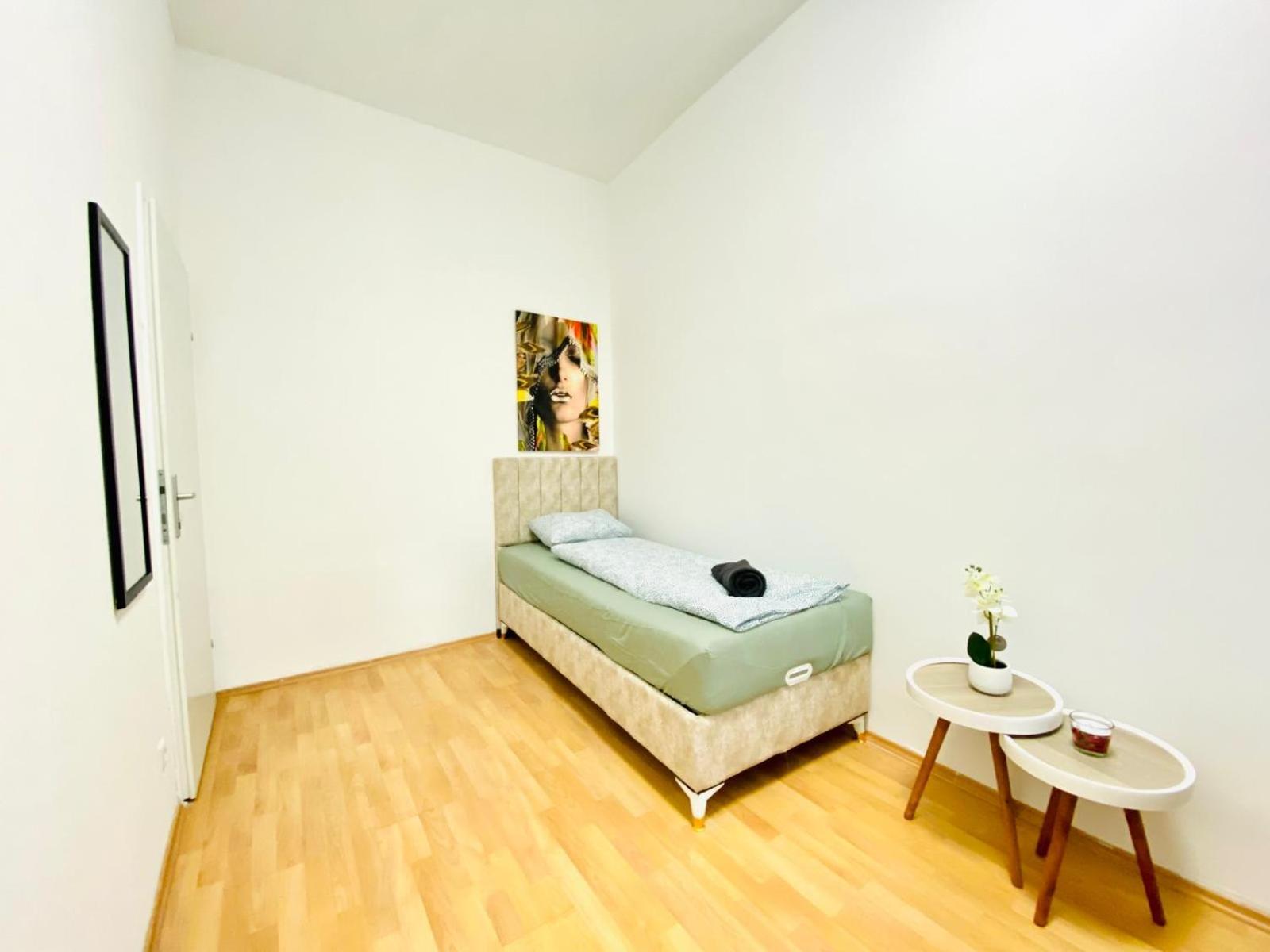 וינה Bright 5Br Shared Apartment W Great Transport Link מראה חיצוני תמונה
