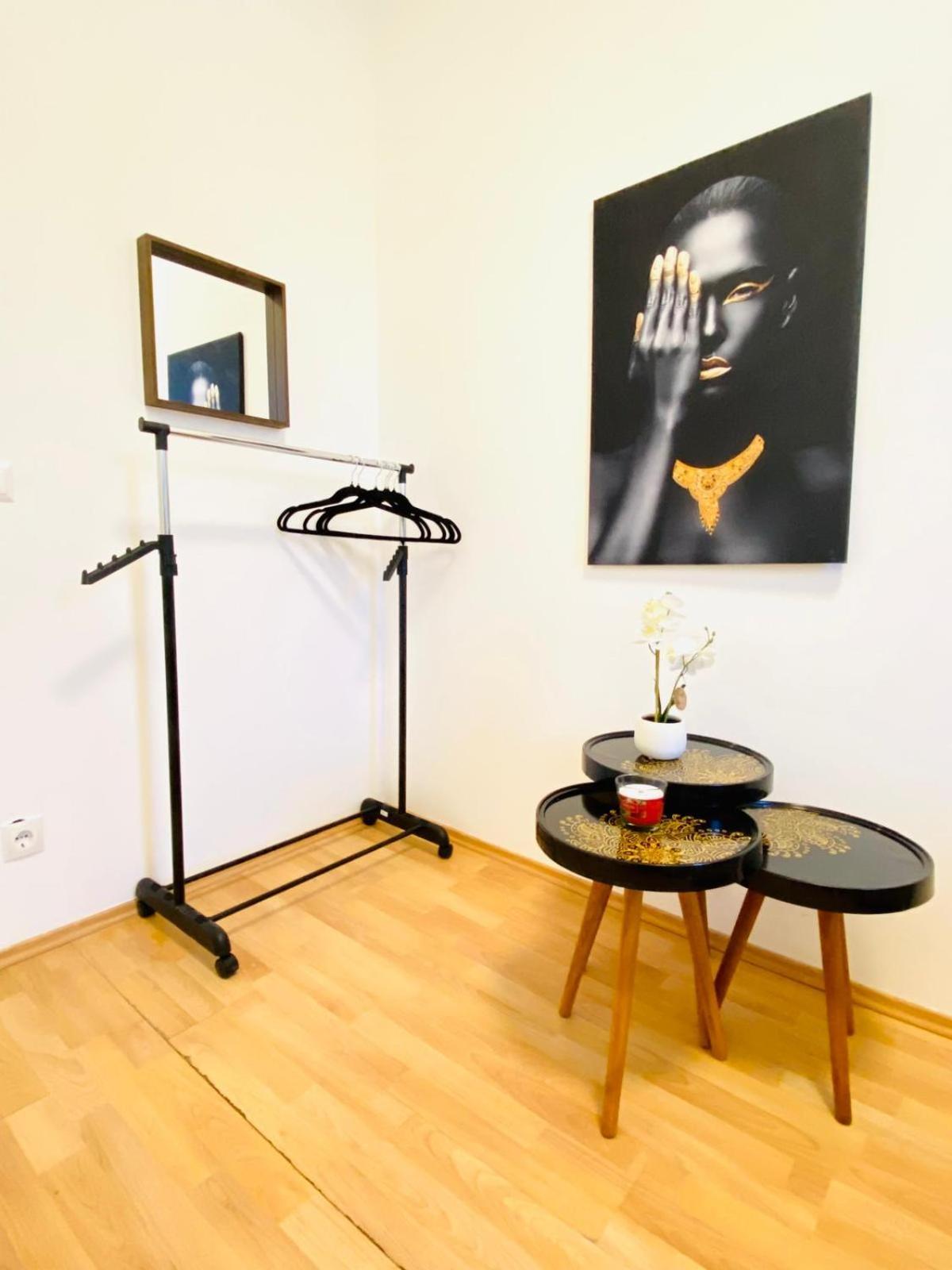 וינה Bright 5Br Shared Apartment W Great Transport Link מראה חיצוני תמונה