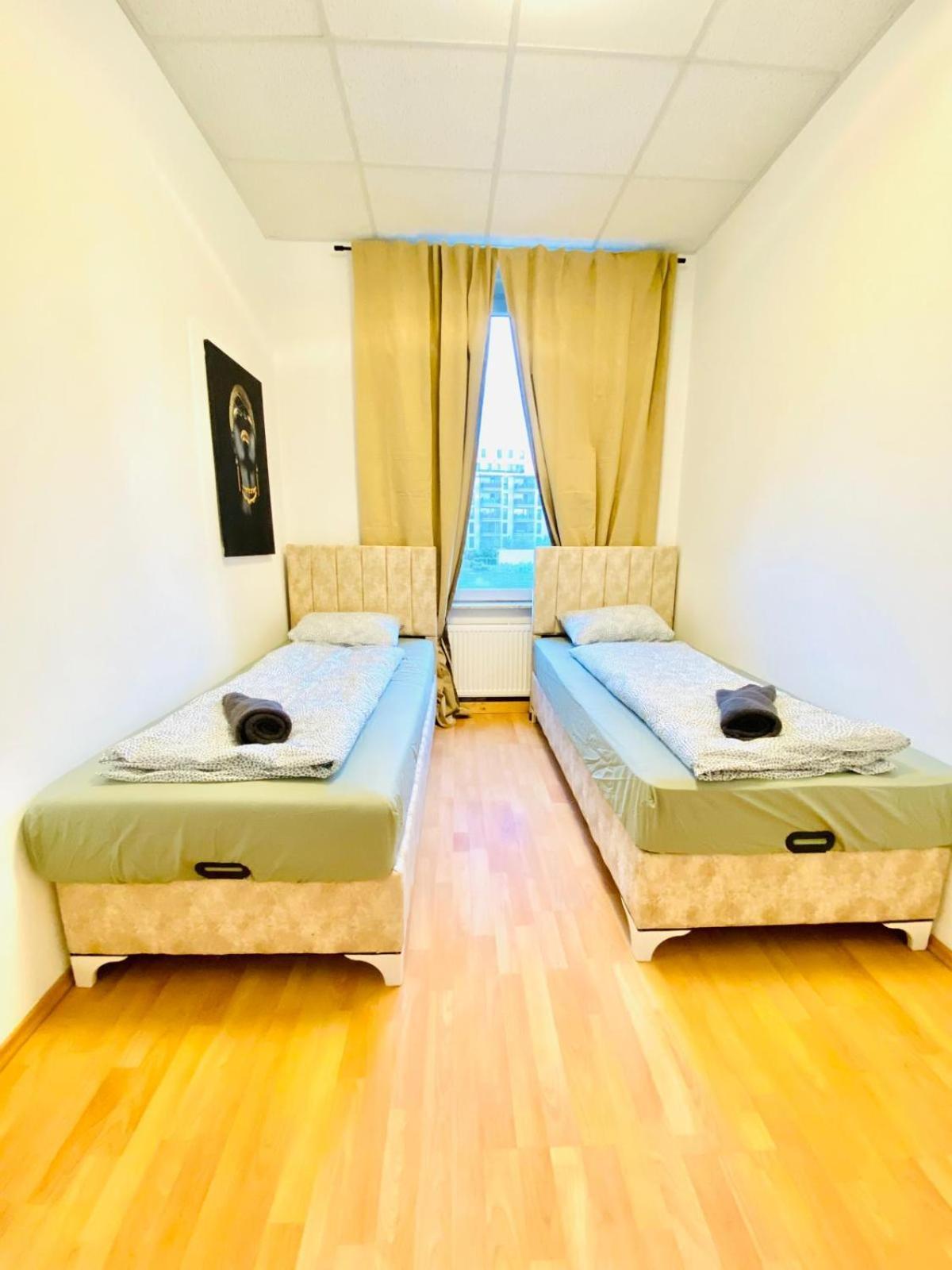 וינה Bright 5Br Shared Apartment W Great Transport Link מראה חיצוני תמונה