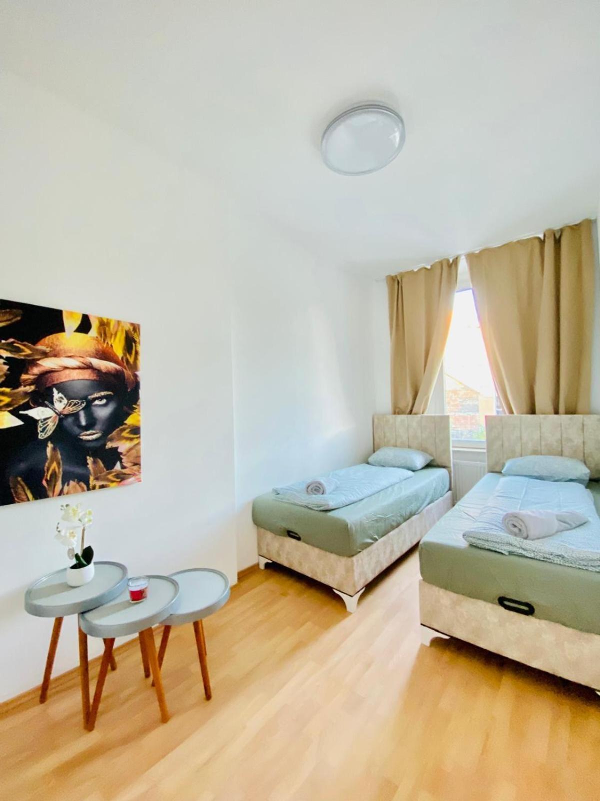 וינה Bright 5Br Shared Apartment W Great Transport Link מראה חיצוני תמונה