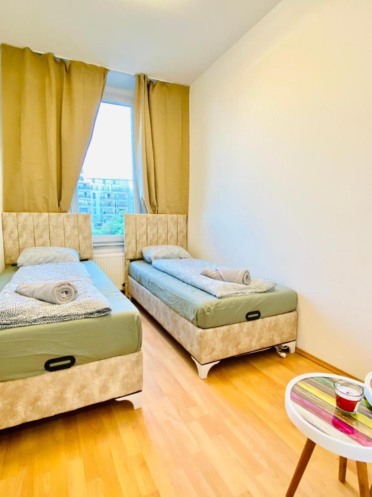 וינה Bright 5Br Shared Apartment W Great Transport Link מראה חיצוני תמונה
