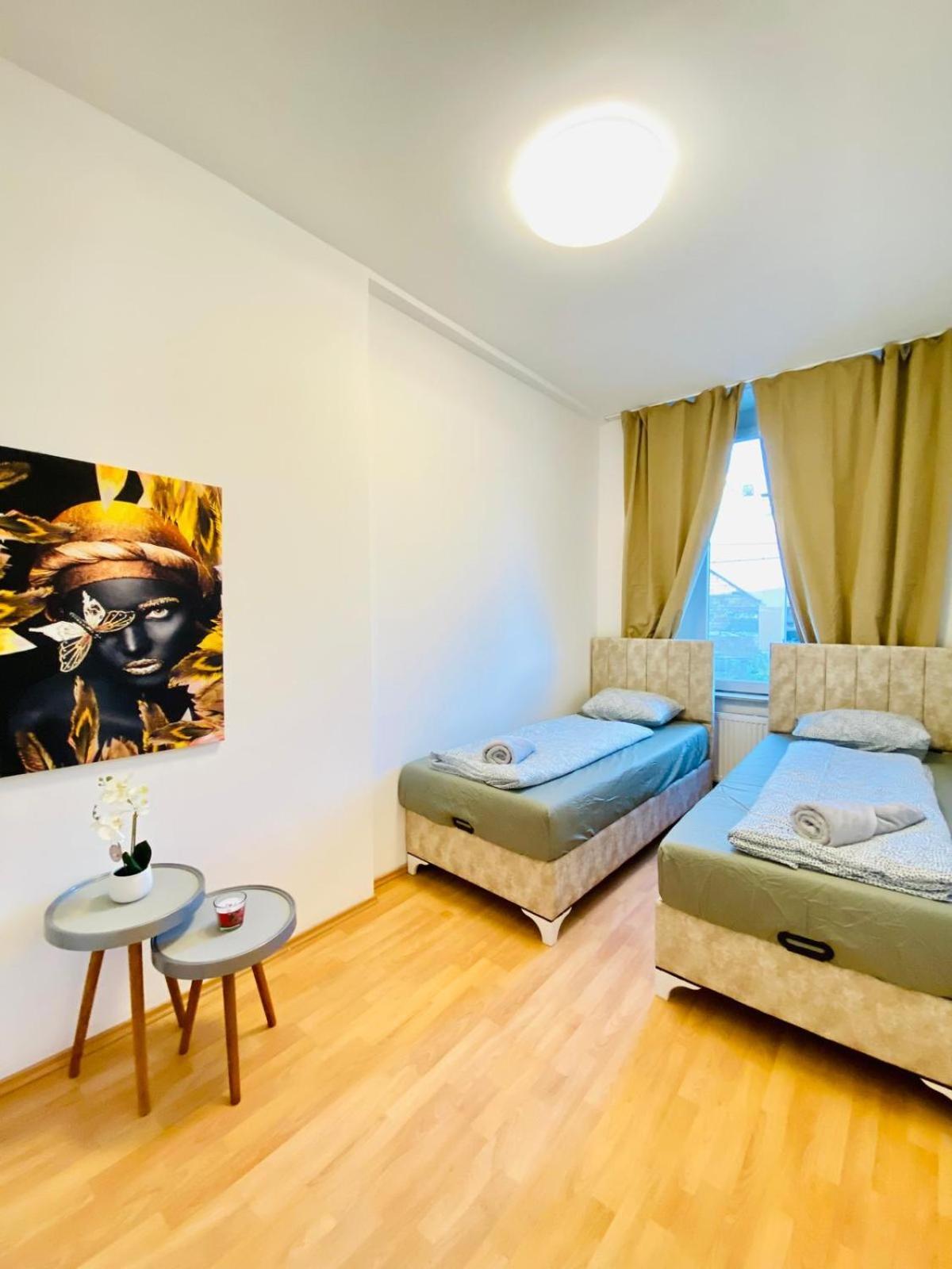 וינה Bright 5Br Shared Apartment W Great Transport Link מראה חיצוני תמונה
